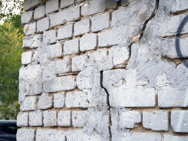 Cracked Brick Wall Repair in Bradenton